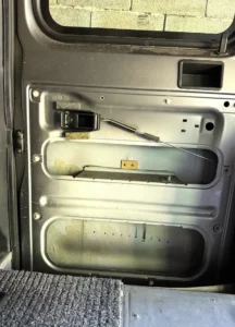 interieur porte laterale droite emplacement aeration basse