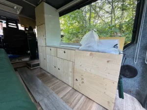 boxer van vue interieur kitchenette depuis hayon 2